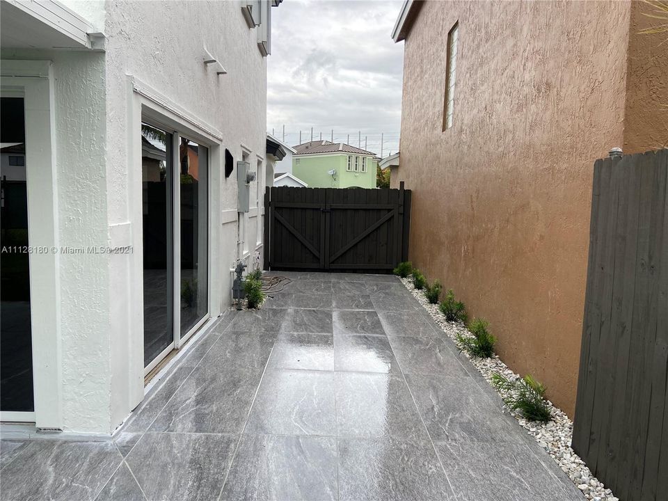 Recently Sold: $497,000 (3 beds, 2 baths, 1596 Square Feet)
