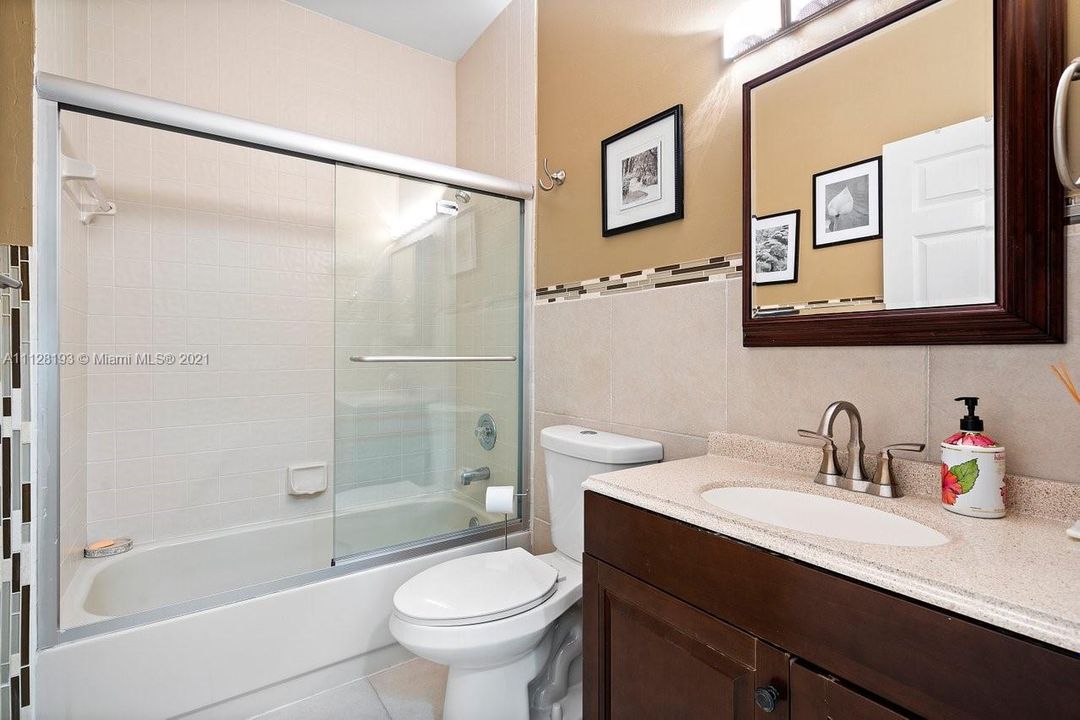 最近售出: $449,700 (2 贝兹, 2 浴室, 1629 平方英尺)
