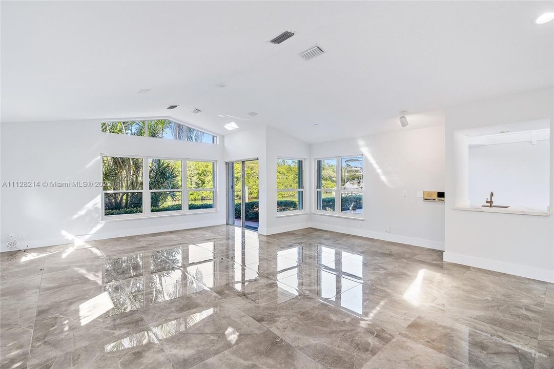 Recently Sold: $1,999,999 (4 beds, 3 baths, 3004 Square Feet)