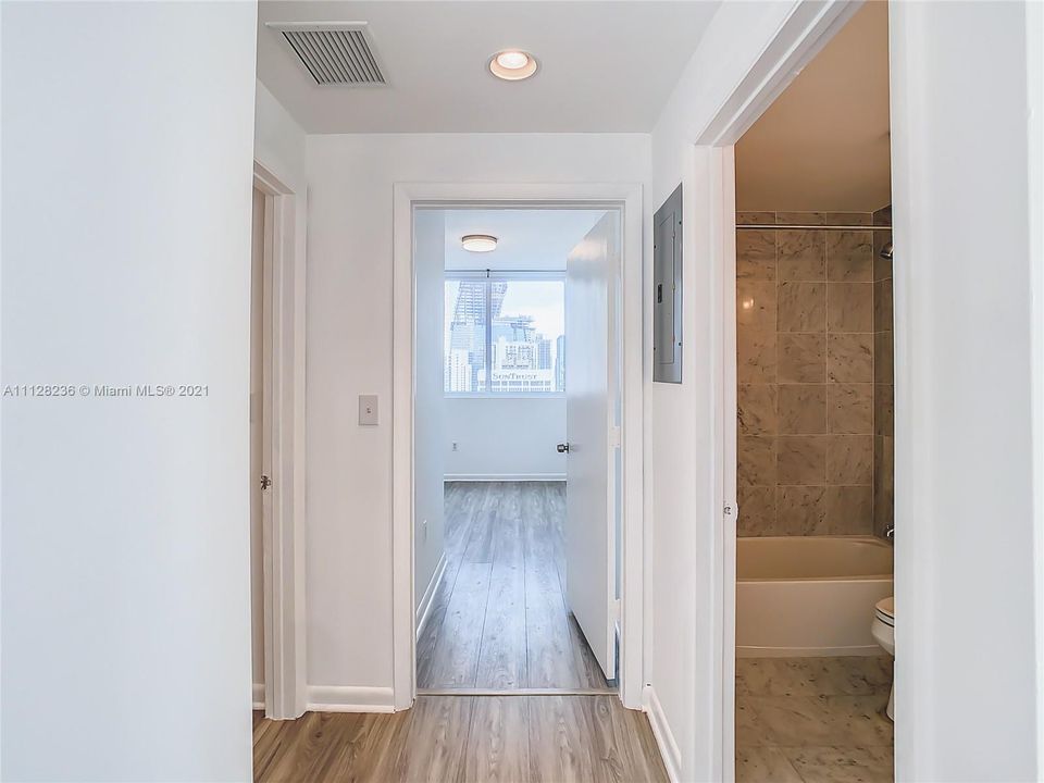 Recently Sold: $570,000 (2 beds, 2 baths, 1363 Square Feet)