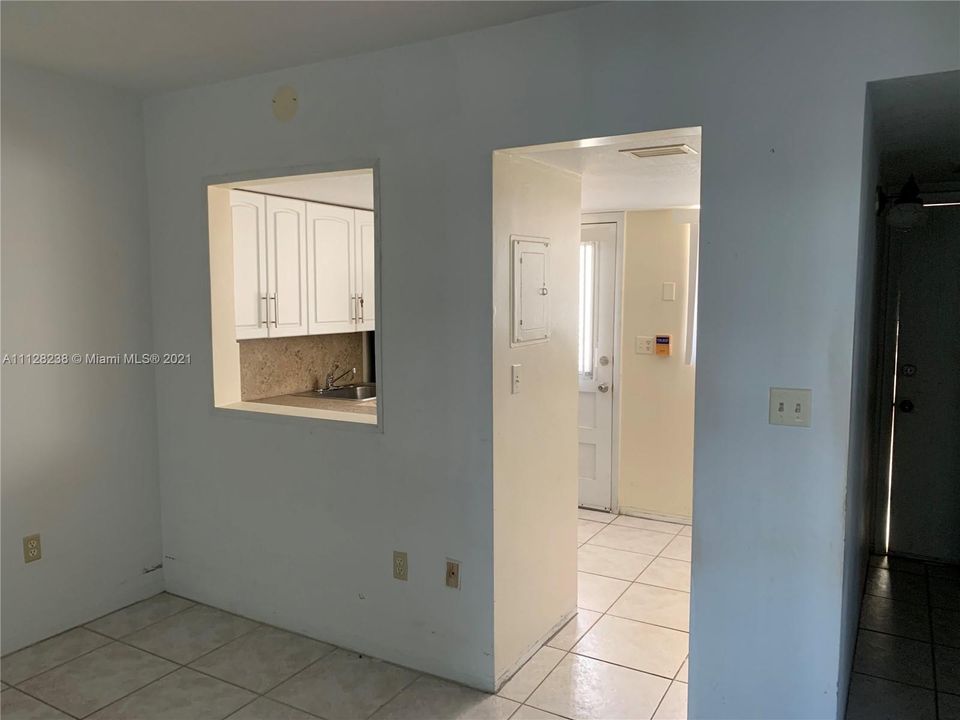 Recently Sold: $120,000 (1 beds, 1 baths, 763 Square Feet)
