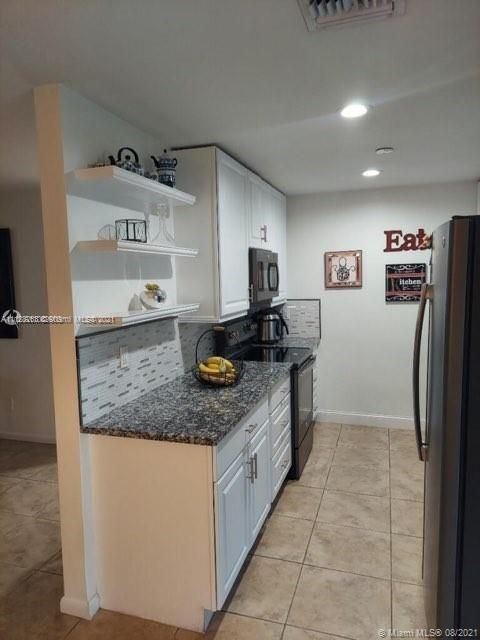 Recently Rented: $1,700 (3 beds, 2 baths, 0 Square Feet)