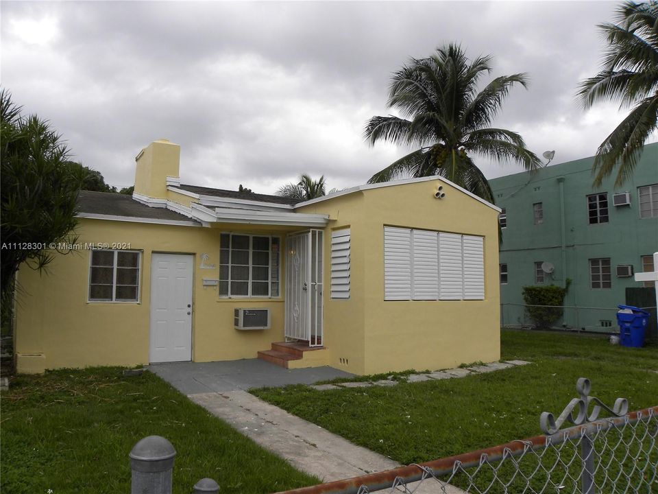 Recently Sold: $425,000 (3 beds, 2 baths, 1299 Square Feet)