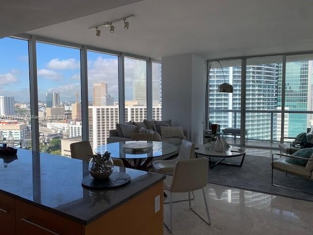Recently Sold: $850,000 (2 beds, 2 baths, 1168 Square Feet)