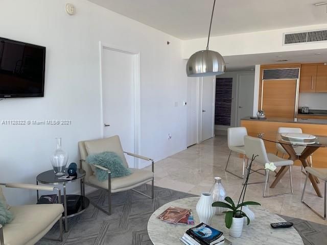 Recently Sold: $850,000 (2 beds, 2 baths, 1168 Square Feet)