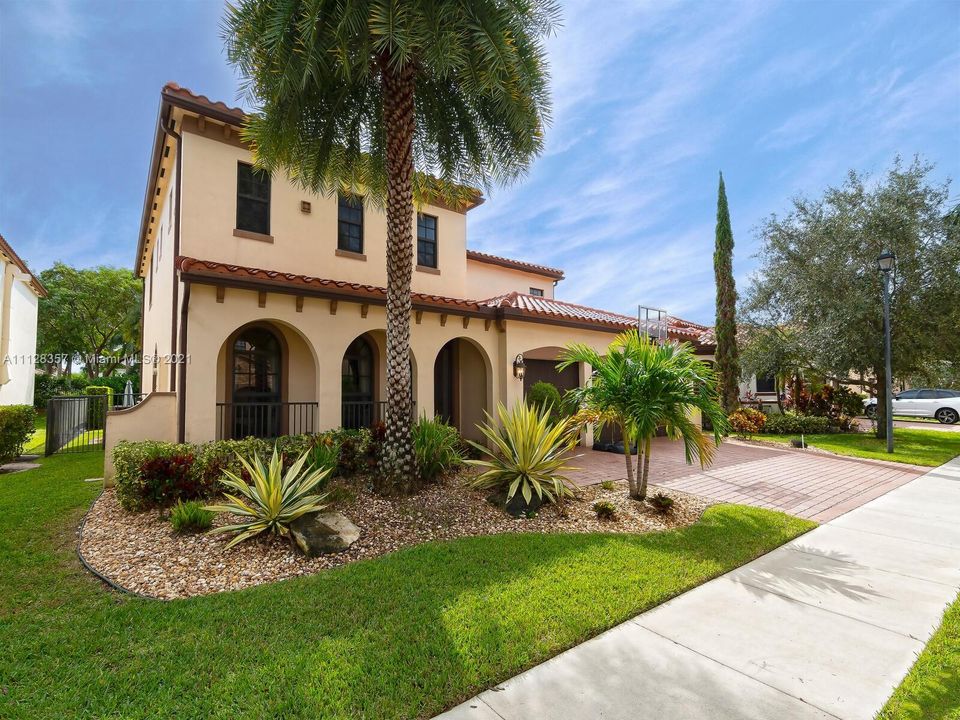 Recently Sold: $1,200,000 (5 beds, 4 baths, 3510 Square Feet)