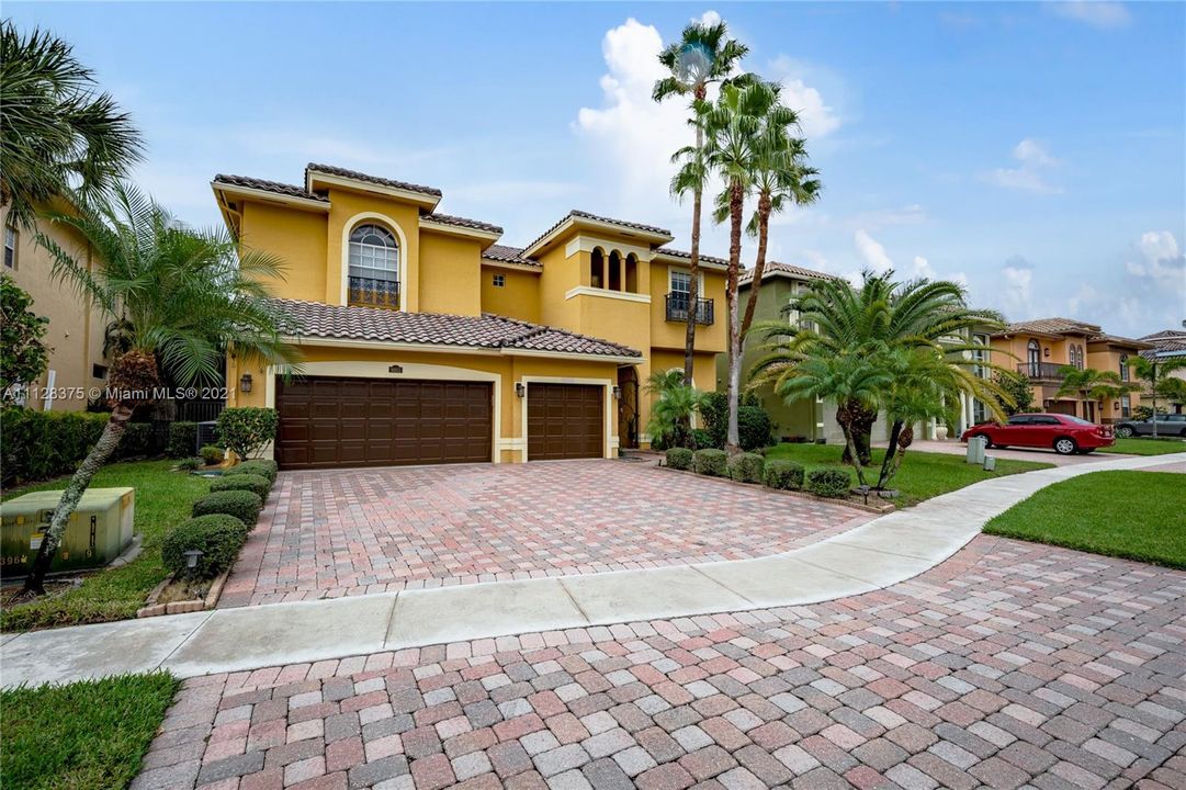 Recently Sold: $725,000 (5 beds, 3 baths, 3565 Square Feet)