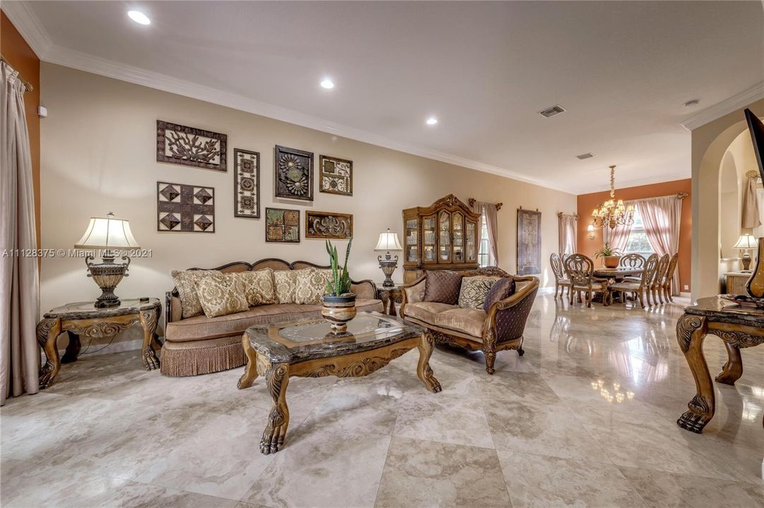 Recently Sold: $725,000 (5 beds, 3 baths, 3565 Square Feet)