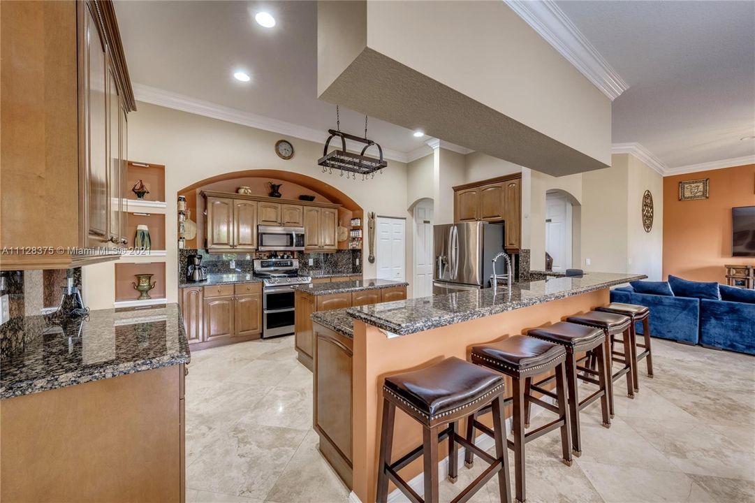 Recently Sold: $725,000 (5 beds, 3 baths, 3565 Square Feet)