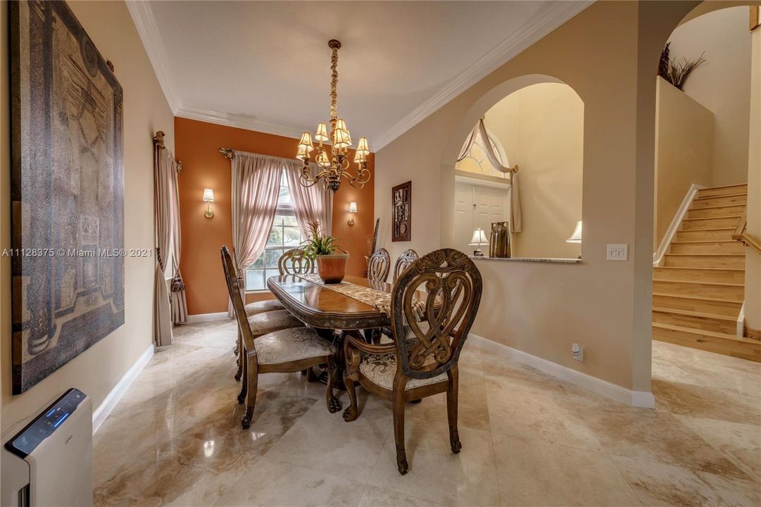 Recently Sold: $725,000 (5 beds, 3 baths, 3565 Square Feet)