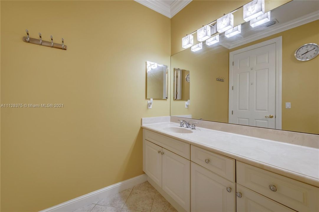 Recently Sold: $725,000 (5 beds, 3 baths, 3565 Square Feet)