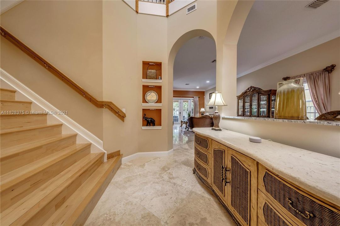 Recently Sold: $725,000 (5 beds, 3 baths, 3565 Square Feet)