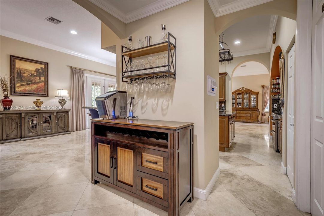 Recently Sold: $725,000 (5 beds, 3 baths, 3565 Square Feet)
