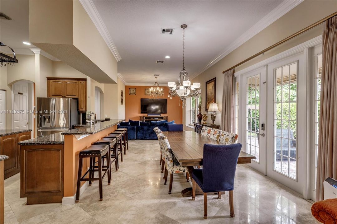Recently Sold: $725,000 (5 beds, 3 baths, 3565 Square Feet)