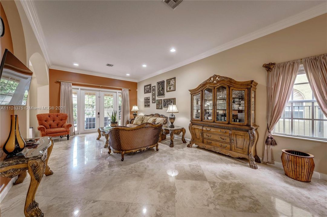 Recently Sold: $725,000 (5 beds, 3 baths, 3565 Square Feet)