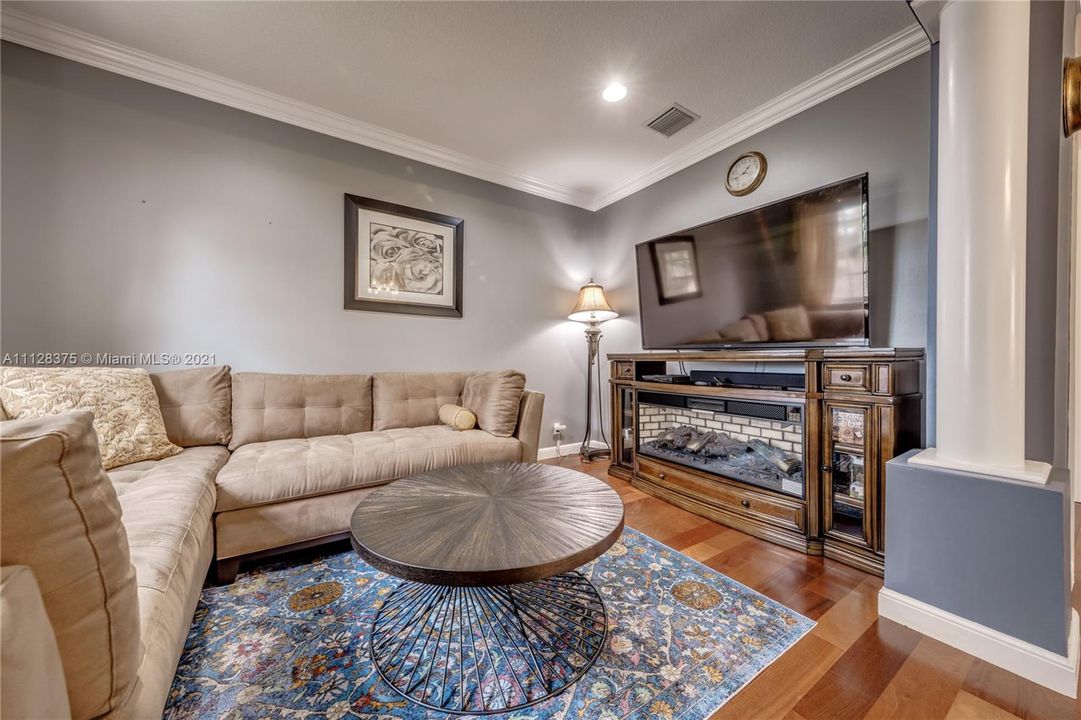 Recently Sold: $725,000 (5 beds, 3 baths, 3565 Square Feet)