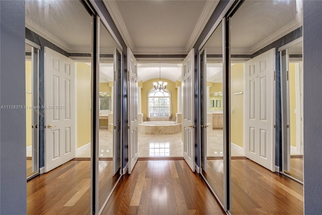 Recently Sold: $725,000 (5 beds, 3 baths, 3565 Square Feet)
