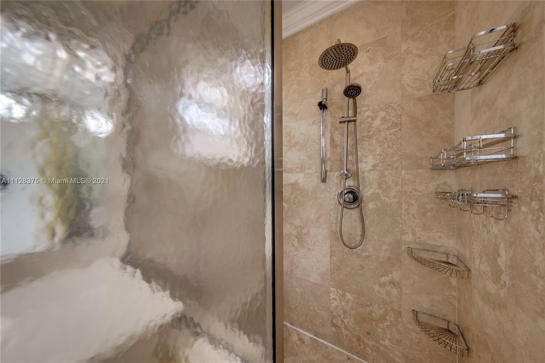 Recently Sold: $725,000 (5 beds, 3 baths, 3565 Square Feet)