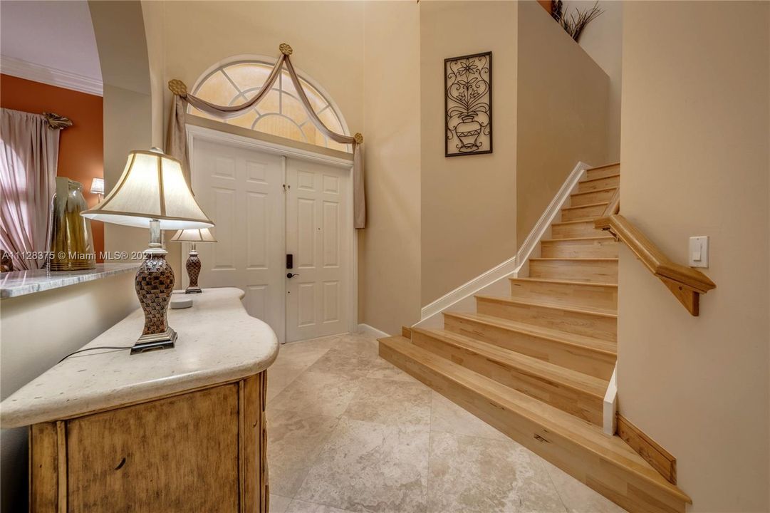 Recently Sold: $725,000 (5 beds, 3 baths, 3565 Square Feet)