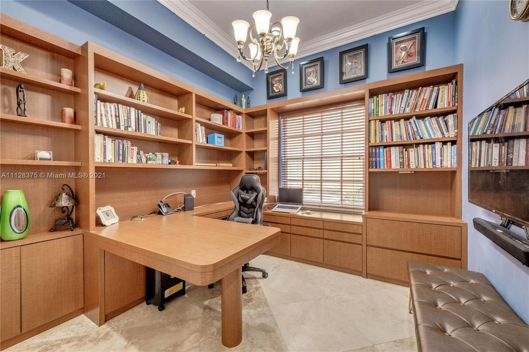 Recently Sold: $725,000 (5 beds, 3 baths, 3565 Square Feet)