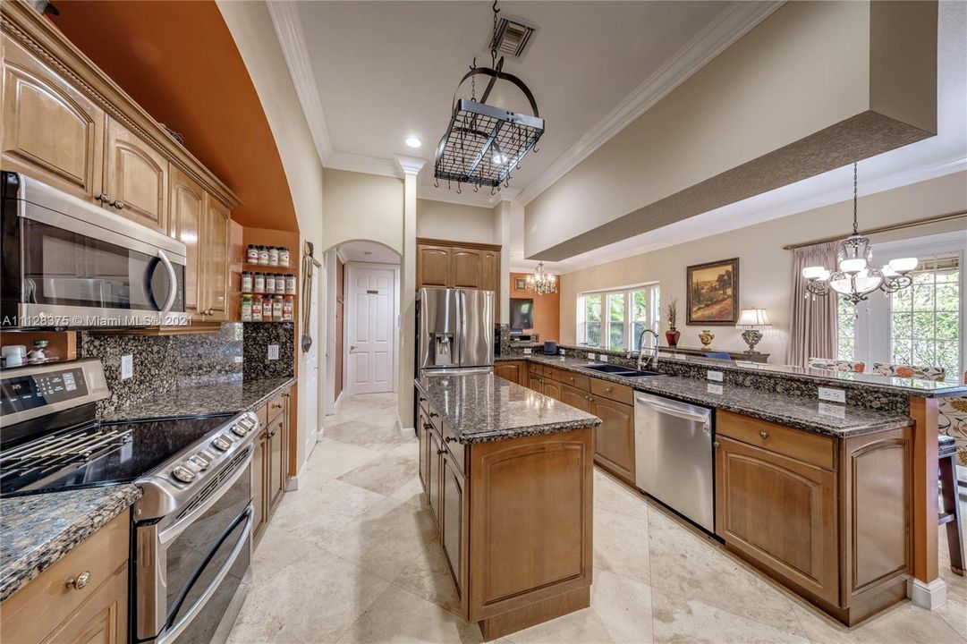 Recently Sold: $725,000 (5 beds, 3 baths, 3565 Square Feet)