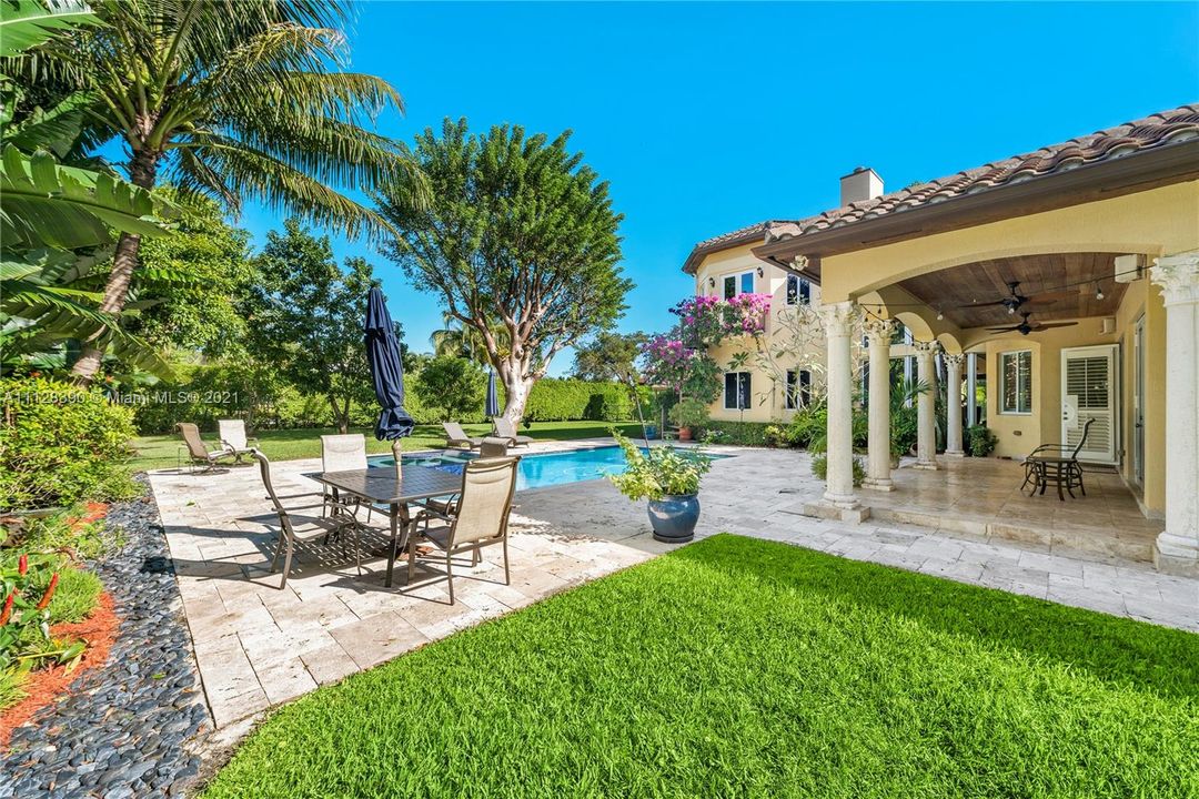 Recently Sold: $2,000,000 (5 beds, 5 baths, 4809 Square Feet)
