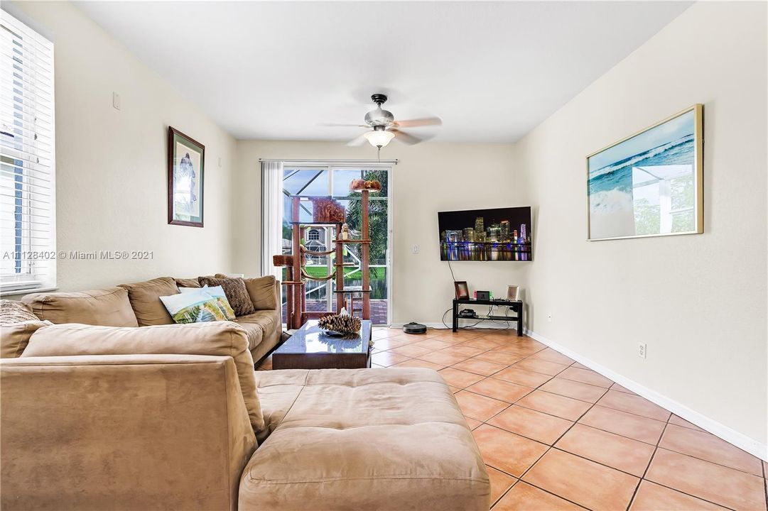 Recently Sold: $475,000 (3 beds, 2 baths, 1808 Square Feet)