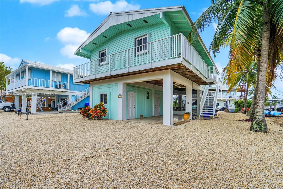 Recently Sold: $1,100,000 (2 beds, 2 baths, 960 Square Feet)