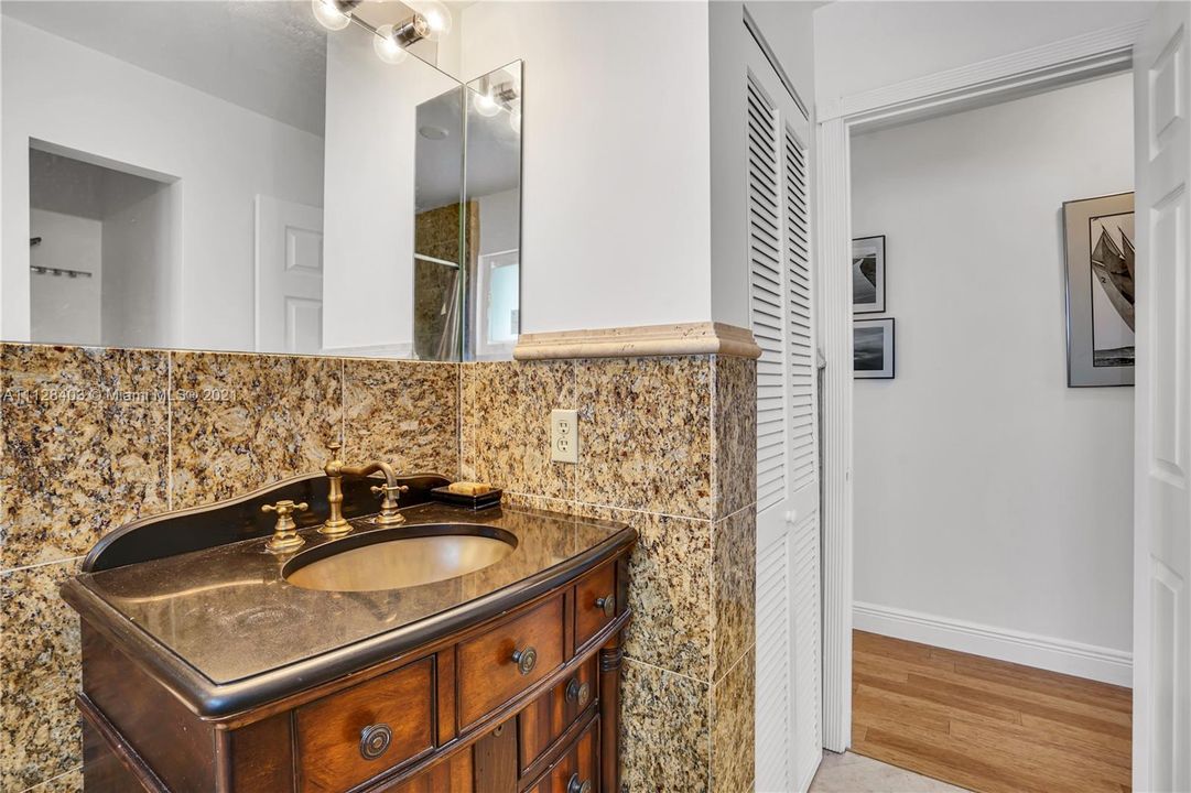 Recently Sold: $1,100,000 (2 beds, 2 baths, 960 Square Feet)