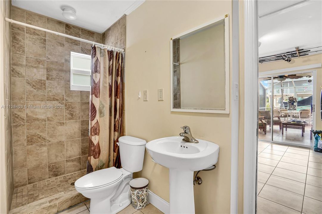 Recently Sold: $1,100,000 (2 beds, 2 baths, 960 Square Feet)