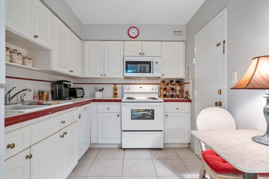 Recently Sold: $405,000 (1 beds, 1 baths, 918 Square Feet)