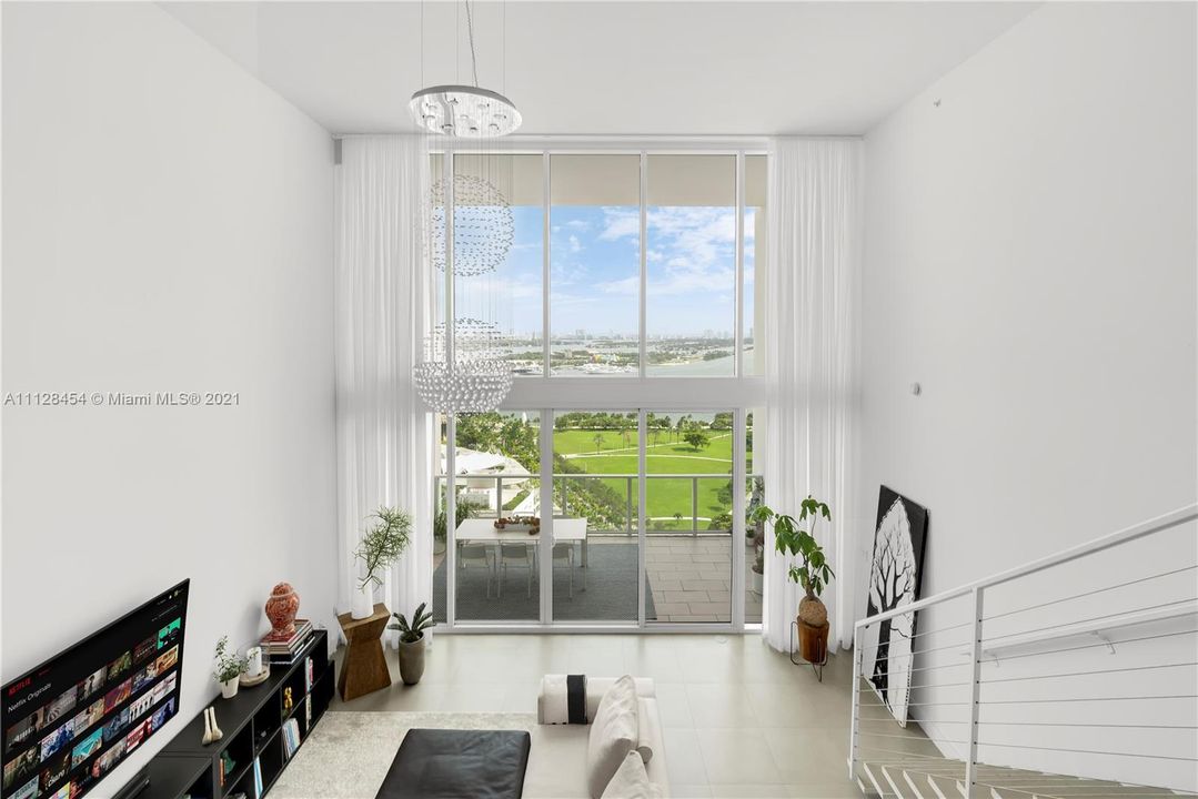 Recently Sold: $1,250,000 (2 beds, 2 baths, 1802 Square Feet)