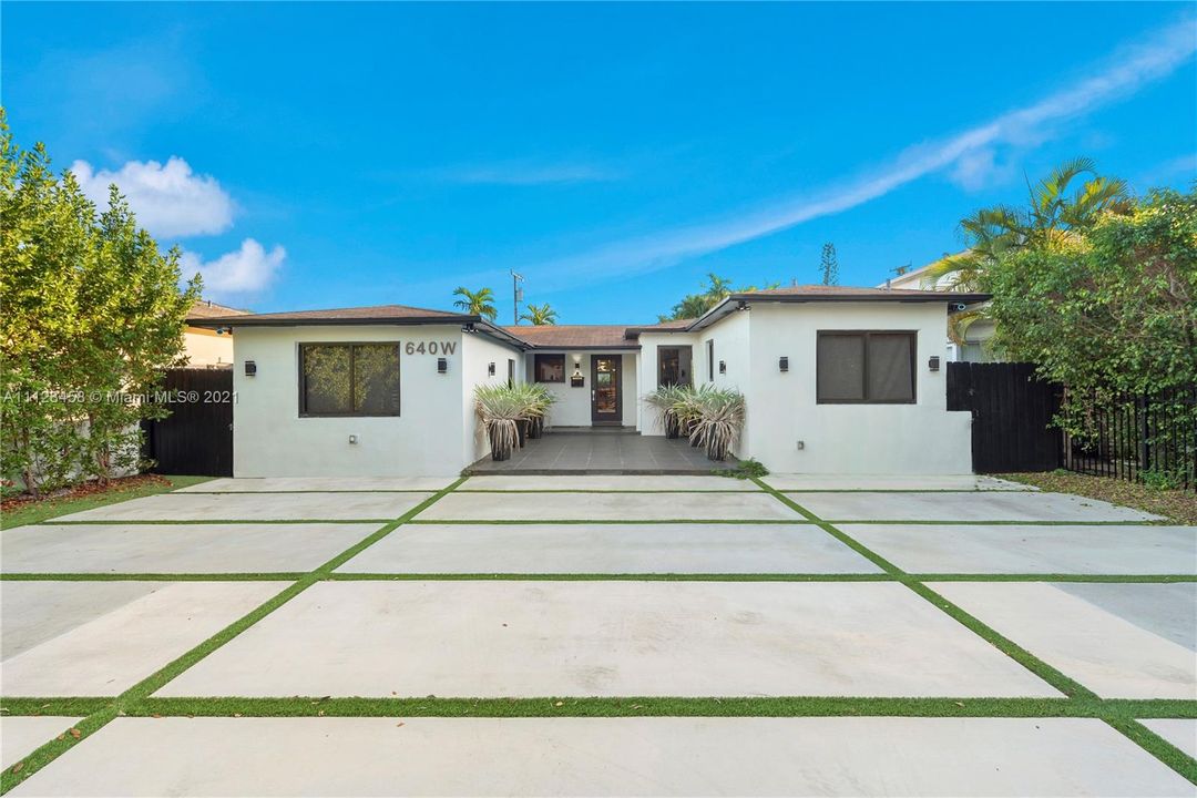 Recently Sold: $1,995,000 (3 beds, 2 baths, 2141 Square Feet)