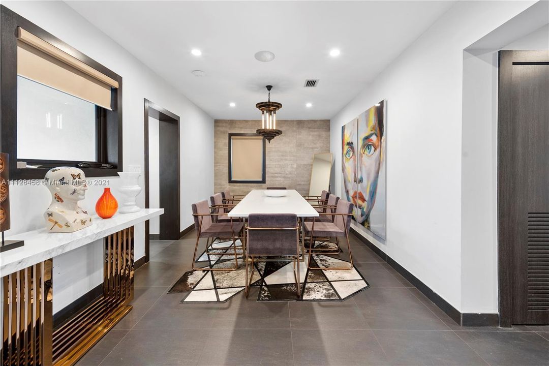 Recently Sold: $1,995,000 (3 beds, 2 baths, 2141 Square Feet)