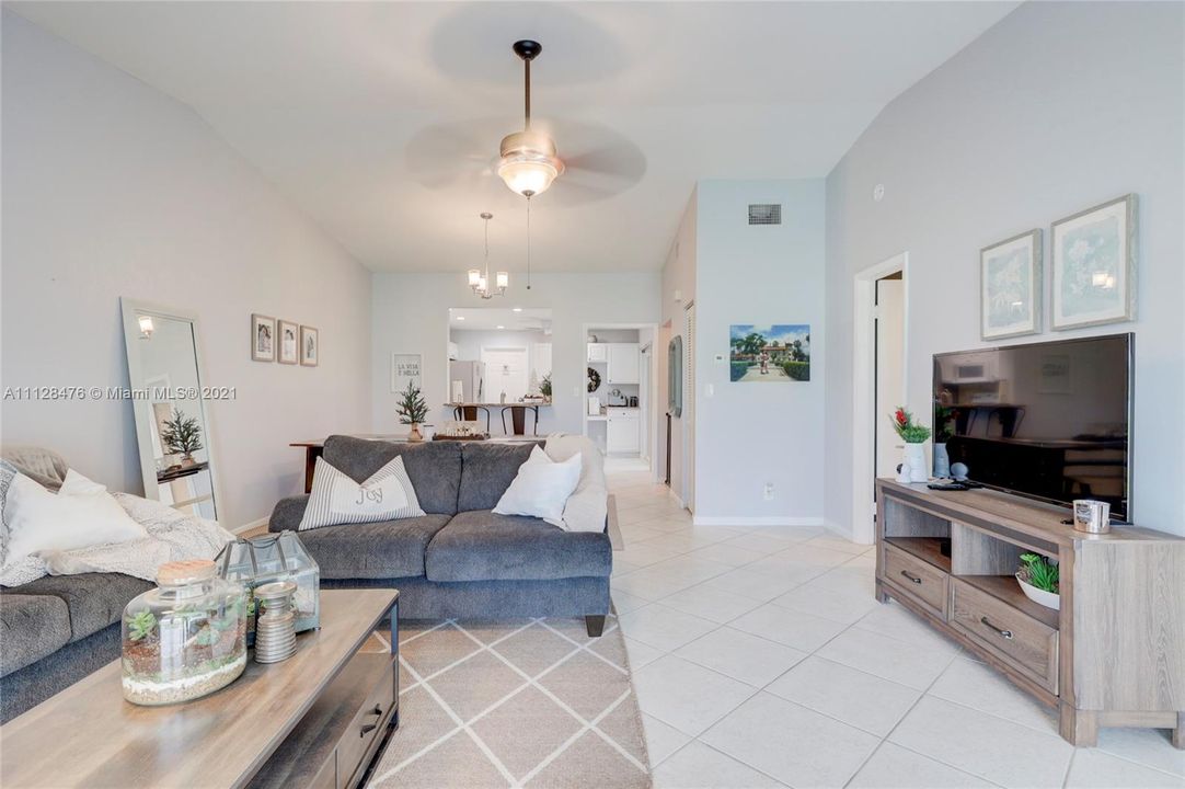 Recently Sold: $330,000 (2 beds, 2 baths, 1318 Square Feet)