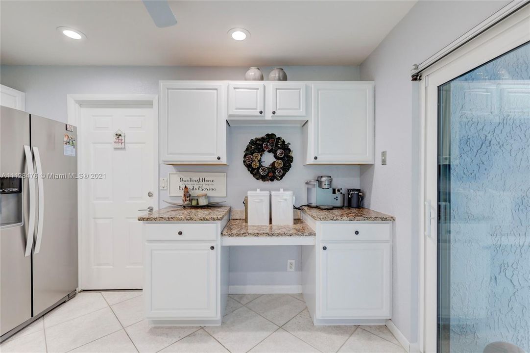Recently Sold: $330,000 (2 beds, 2 baths, 1318 Square Feet)