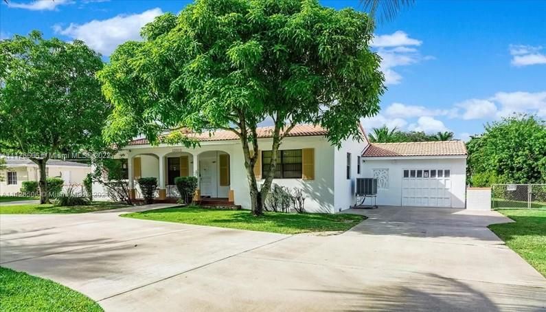 Recently Sold: $1,295,000 (6 beds, 5 baths, 3315 Square Feet)