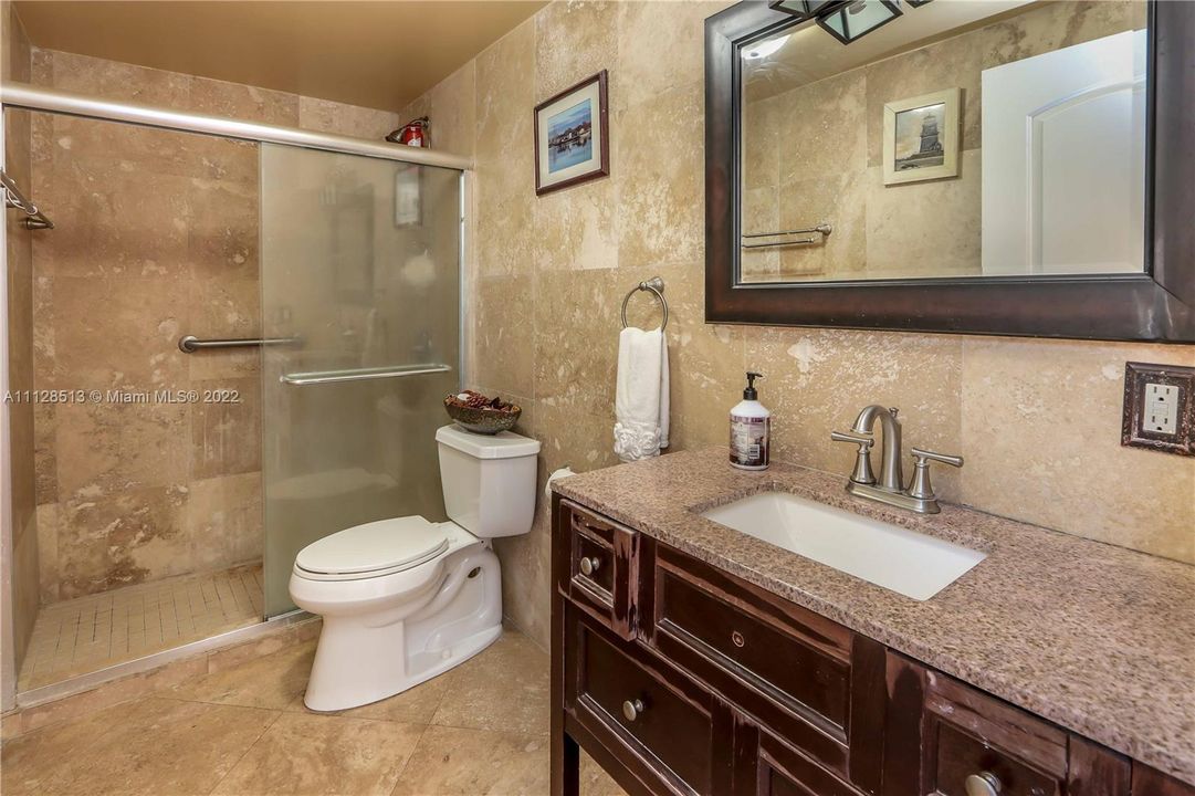 最近售出: $975,000 (4 贝兹, 4 浴室, 2392 平方英尺)