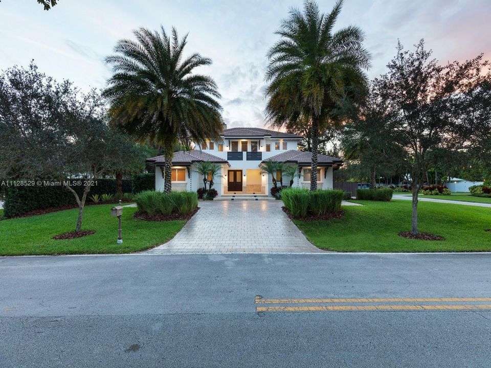Recently Sold: $2,500,000 (6 beds, 5 baths, 4069 Square Feet)