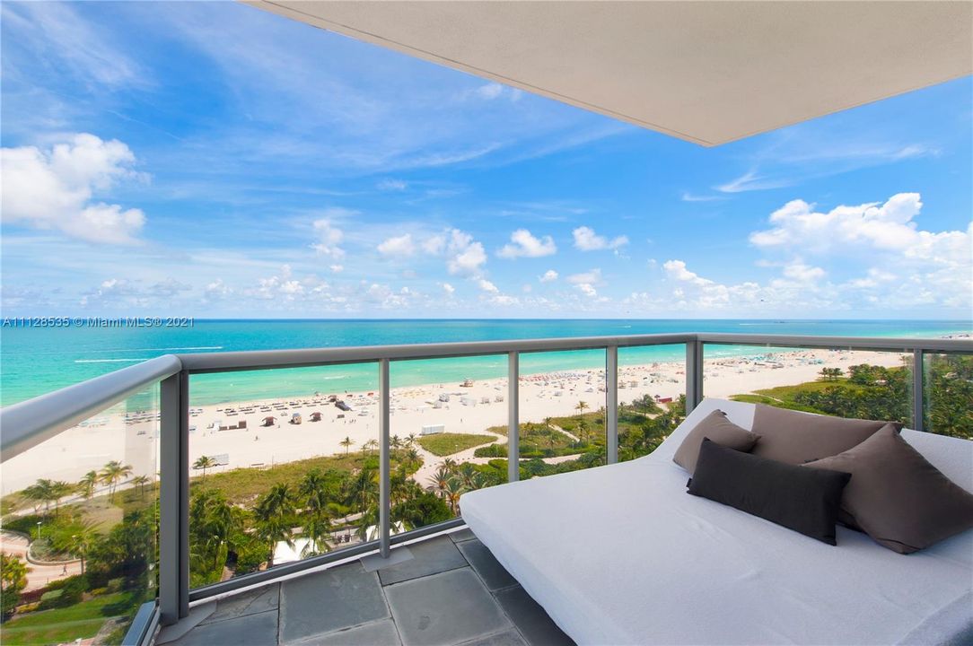 Recently Sold: $3,985,000 (2 beds, 2 baths, 1279 Square Feet)