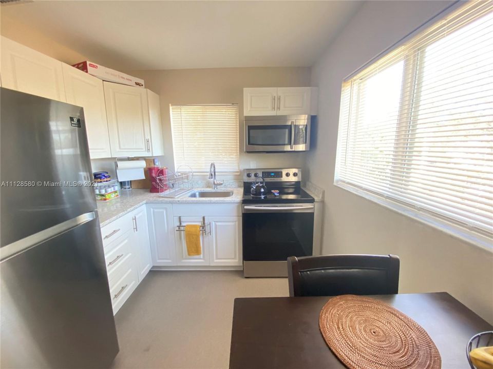 Recently Rented: $1,600 (2 beds, 1 baths, 950 Square Feet)