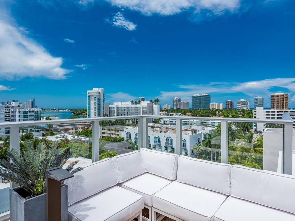 Recently Sold: $1,199,000 (3 beds, 3 baths, 1492 Square Feet)