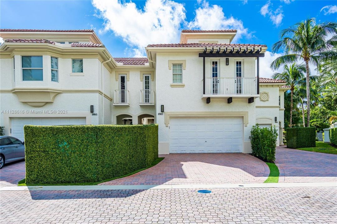 Recently Sold: $2,950,000 (4 beds, 5 baths, 4030 Square Feet)