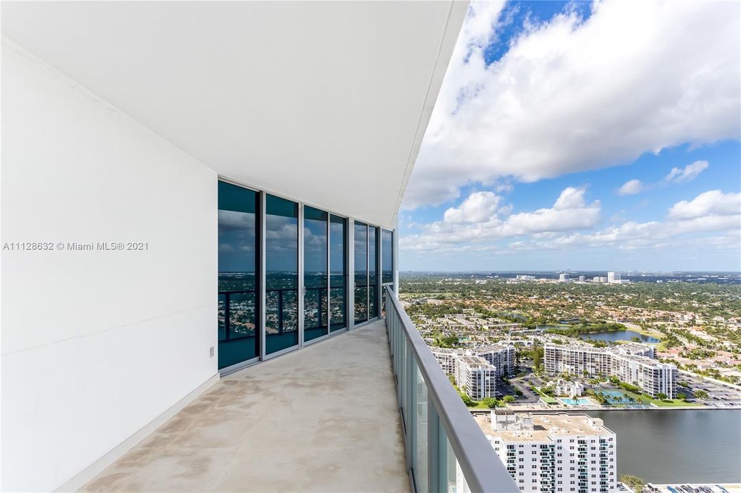 Recently Sold: $1,650,000 (3 beds, 3 baths, 2627 Square Feet)