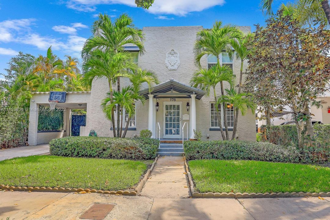 Recently Sold: $1,495,000 (3 beds, 2 baths, 2756 Square Feet)