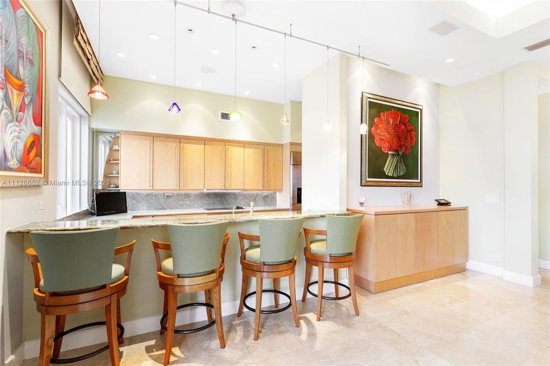 Recently Sold: $5,300,000 (3 beds, 3 baths, 2460 Square Feet)