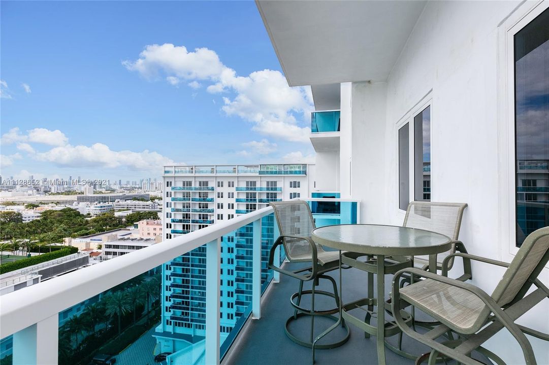 Recently Sold: $5,300,000 (3 beds, 3 baths, 2460 Square Feet)