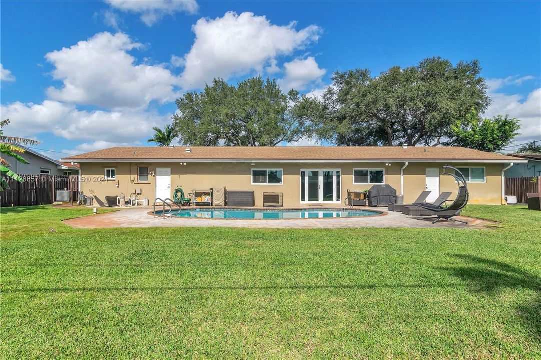Recently Sold: $750,000 (4 beds, 3 baths, 2858 Square Feet)