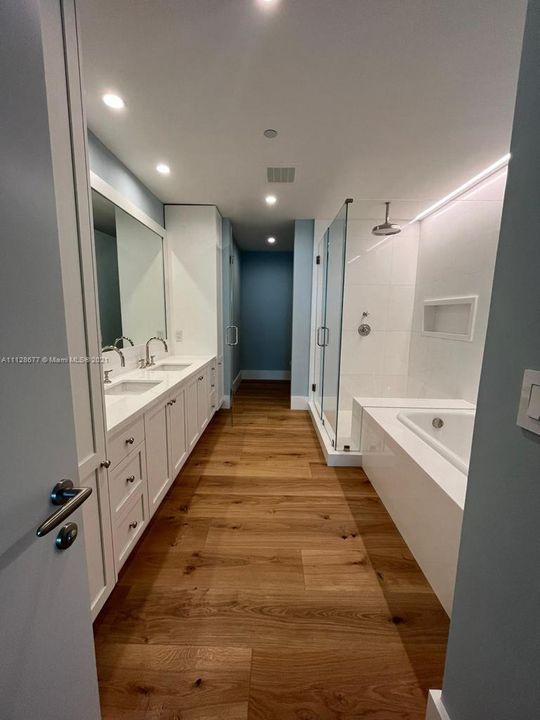 Recently Sold: $2,250,000 (2 beds, 2 baths, 1756 Square Feet)