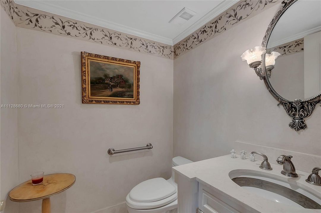 最近售出: $1,595,000 (3 贝兹, 2 浴室, 2424 平方英尺)